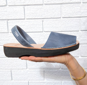 Wide wedge in leather denim blue